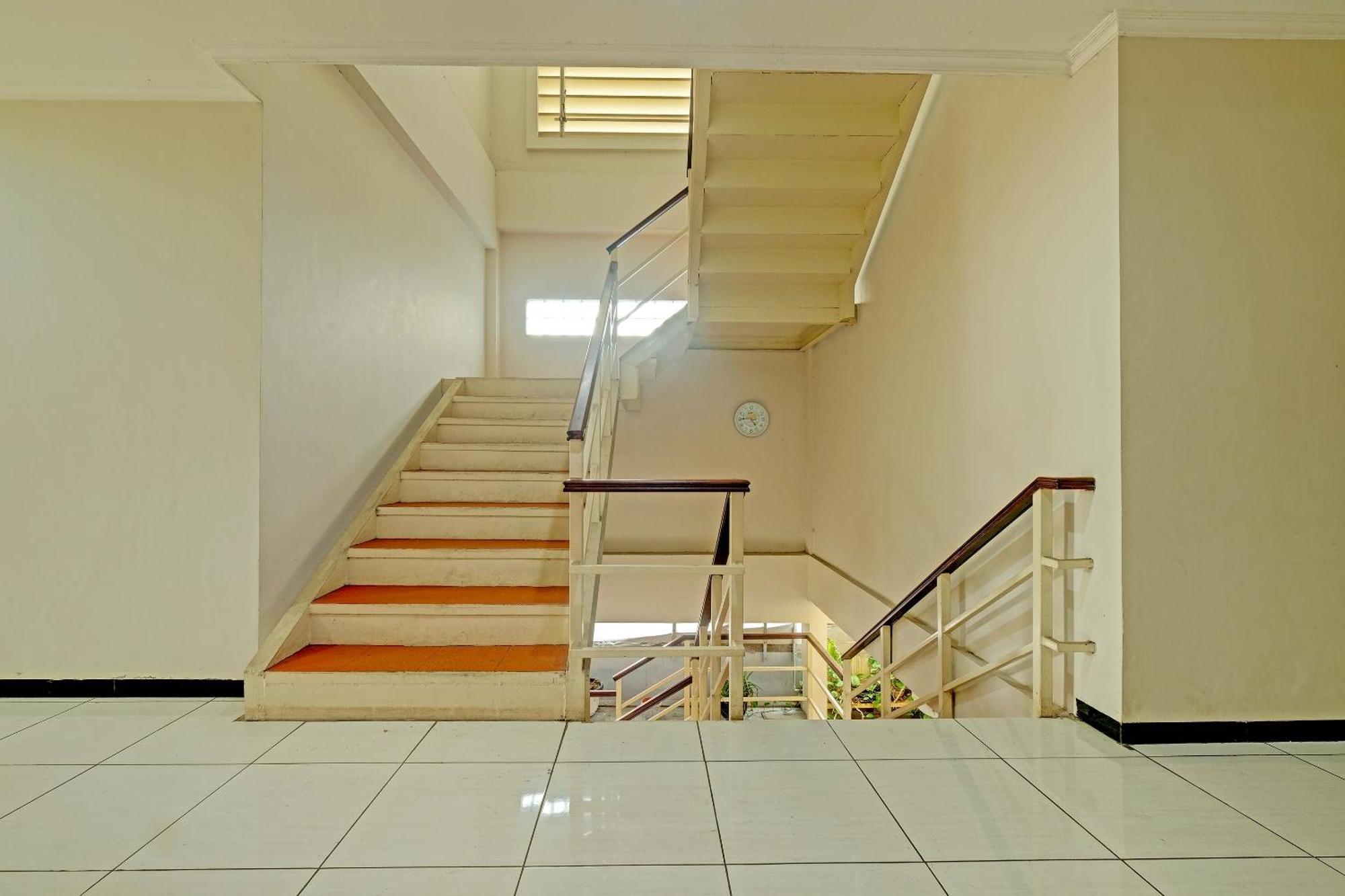Sky Guesthouse Semarang Exterior foto