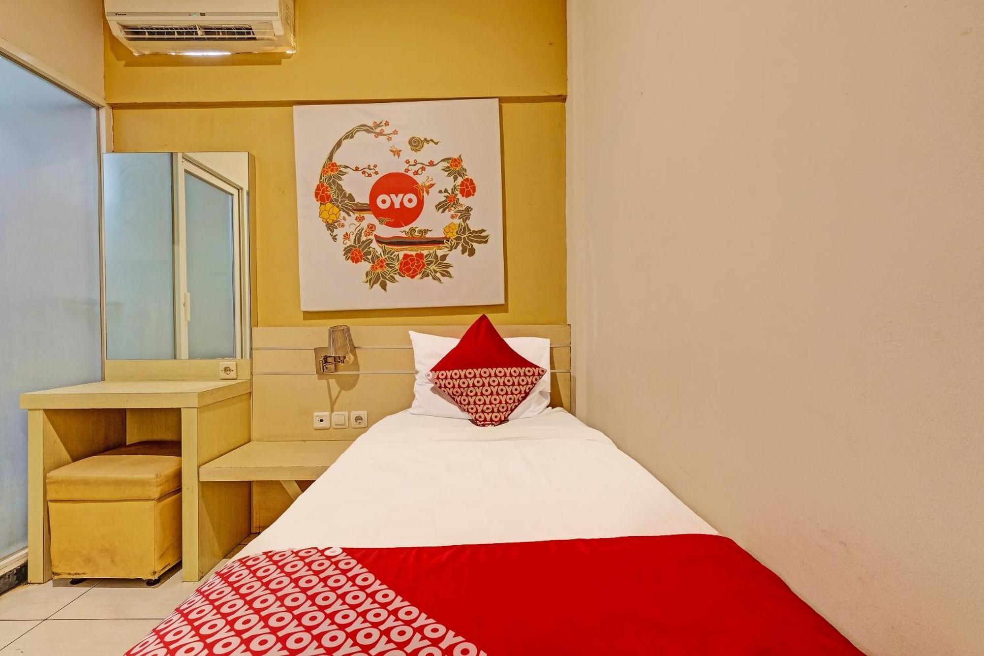 Sky Guesthouse Semarang Exterior foto